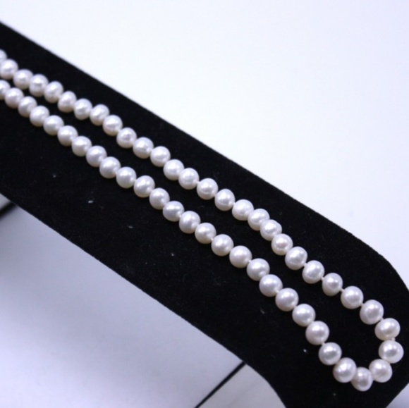 Gorgeous Pearl Necklace - Picture 5 of 6